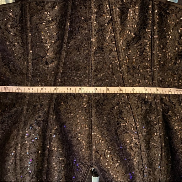Beautiful Sequin Corset with triangle bottoms - Picture 8 of 11